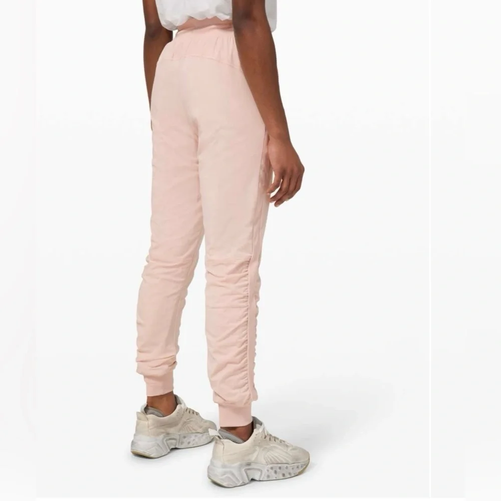 Lululemon Beyond the Studio Joggers 8 Feather Pink